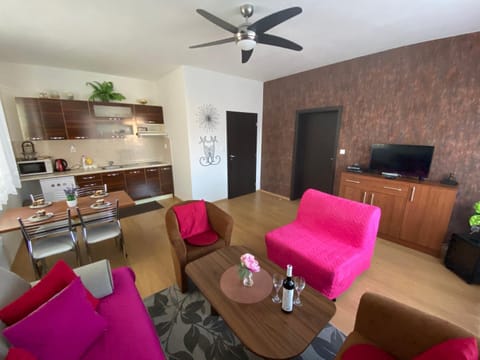 Photo of the whole room, Decorative detail, Decorative detail