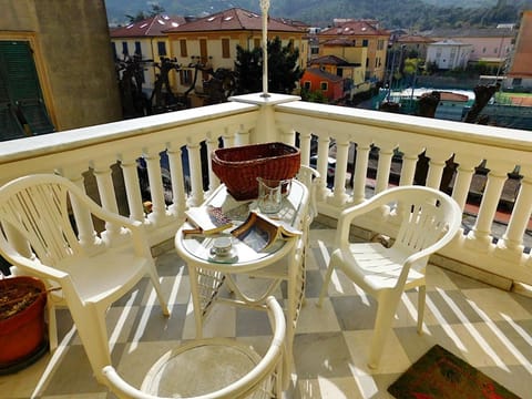 Appartamento signorile in villa! Apartment in Levanto