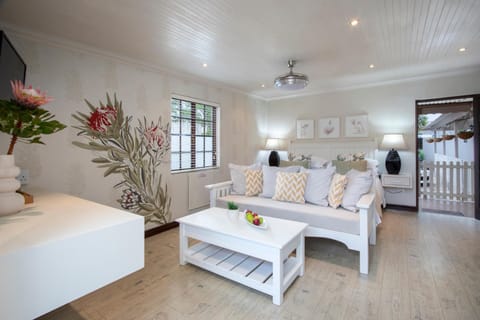 Shower, Patio, Communal lounge/ TV room, BBQ facilities, BBQ facilities, Golfcourse, Bathroom, TV and multimedia, Coffee/tea facilities, Balcony/Terrace, Balcony/Terrace, Lobby or reception, Decorative detail, Decorative detail, Beach, Tennis court, Hiking, Bedroom, Swimming pool, Breakfast, Continental breakfast, Buffet breakfast, English/Irish breakfast, Certificate/Award, Parking, ATM, concierge, flat iron, heating, heating, internet, internet, safe, wardrobe