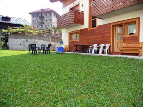 Property building, Day, Garden, Garden view