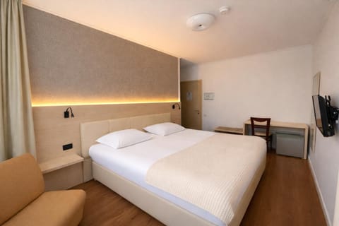 Property building, Bed, Photo of the whole room, Bedroom