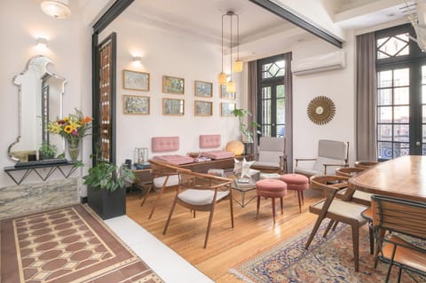 Property building, Living room, Decorative detail, Area and facilities
