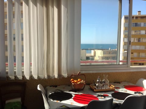 View (from property/room), Balcony/Terrace, Living room, Seating area, Dining area, Sea view