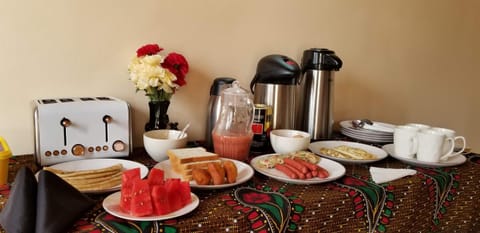 Coffee/tea facilities, Continental breakfast