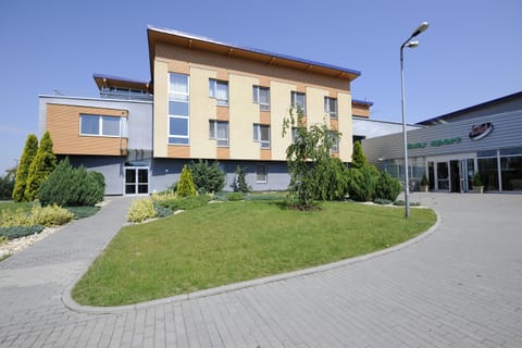 Property building, Day