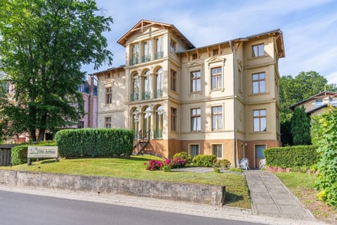 Property building, Spring, Day, Garden view