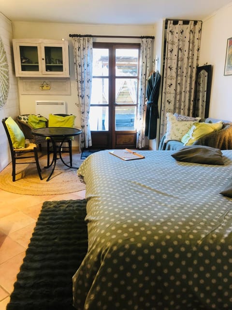 l'Oustaou B&B Piscine & Spa Bed and Breakfast in Besse-sur-Issole