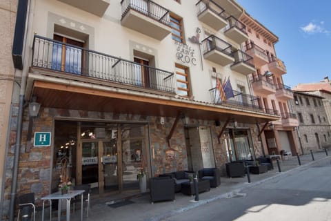 Patio, Facade/entrance, Day