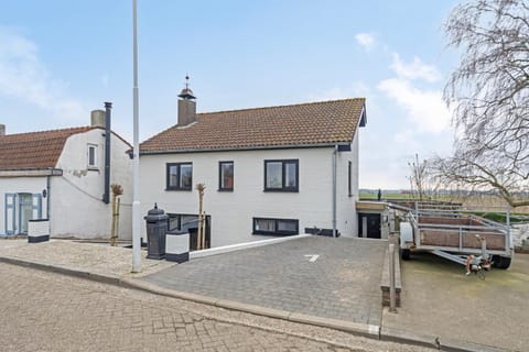 Graafjansdijk B Vakantiehuis met 3 slaapkamers net over de Belgische grens House in Zeeland, Netherlands