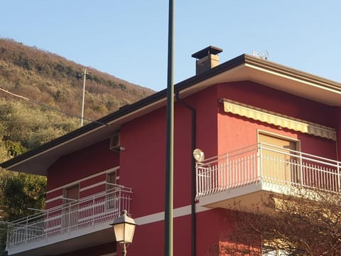 Property building, Balcony/Terrace, Balcony/Terrace, Mountain view