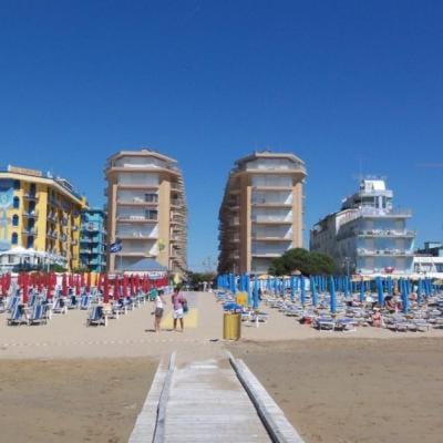 RESIDENCE CENTRO COMMERCIALE - WALTERIGATO Apartments SOLO PER FAMIGLIE Apartment in Lido di Jesolo