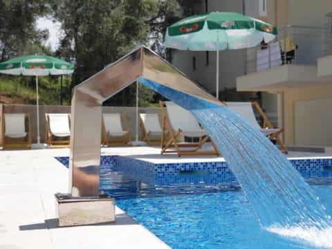 Swimming pool, Swimming pool