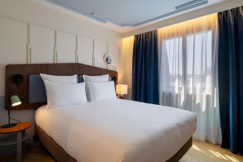 Bed, TV and multimedia, Bedroom, Pets, Pets, heating, heating, internet, minibar, room service, safe, soundproof, air conditioner, air conditioner