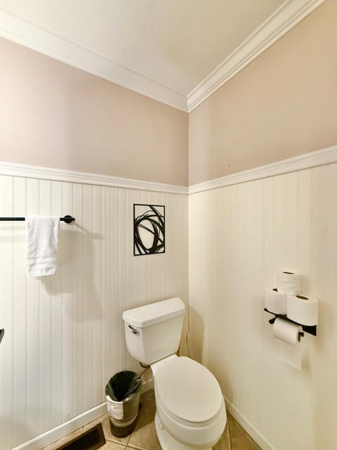 5Bedrooms*4KING BEDS*OUTSTANDING LOCATION*HotTub* House in Pigeon Forge