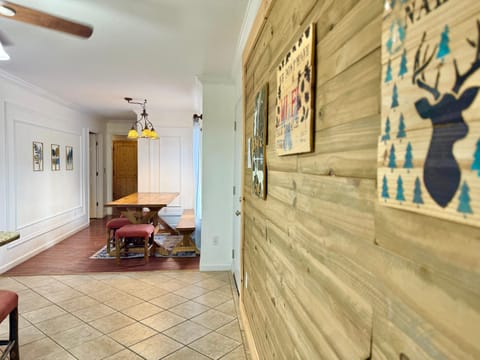 5Bedrooms*4KING BEDS*OUTSTANDING LOCATION*HotTub* House in Pigeon Forge