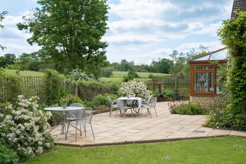 Patio, BBQ facilities, Balcony/Terrace