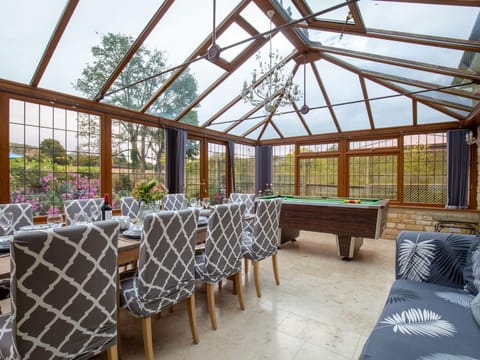 Game Room, Dining area