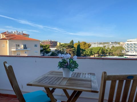 Balcony/Terrace, Street view