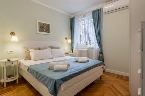 Bed, Bedroom, air conditioner