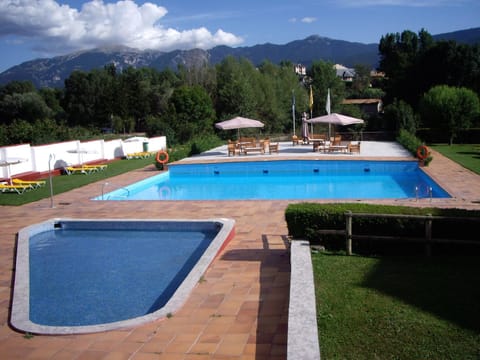 Swimming pool, Swimming pool