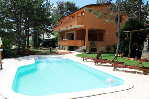 Property building, Patio, Day, Garden, Garden view, Pool view, Swimming pool, Swimming pool, sunbed