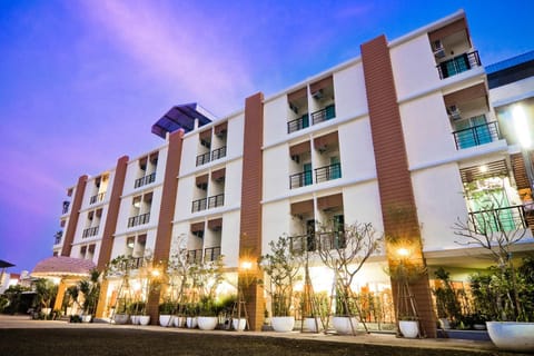 Facade/entrance, Off site, Night