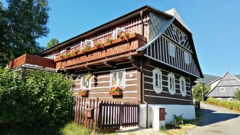 Facade/entrance, Pets