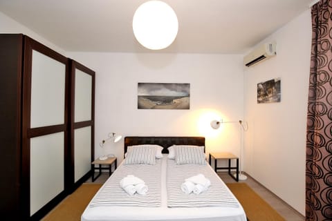Bed, Decorative detail