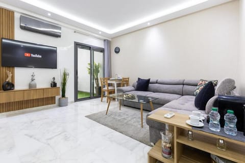 Communal lounge/ TV room, TV and multimedia, Living room, Seating area