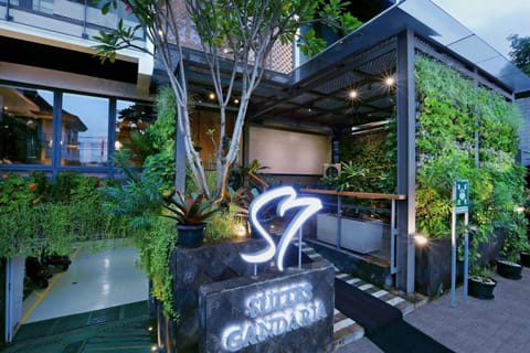 Facade/entrance