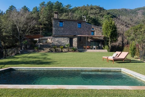 Facade/entrance, Off site, Day, Natural landscape, BBQ facilities, Garden, Balcony/Terrace, Autumn, Mountain view, Pool view, Swimming pool, Swimming pool, Swimming pool