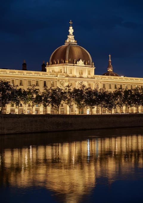 Property building, Facade/entrance, Night, River view