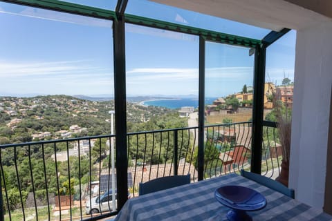 Day, Natural landscape, View (from property/room), Dining area, Mountain view, Sea view