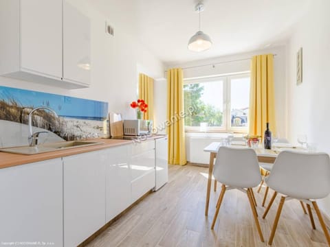 Kitchen or kitchenette, Communal kitchen