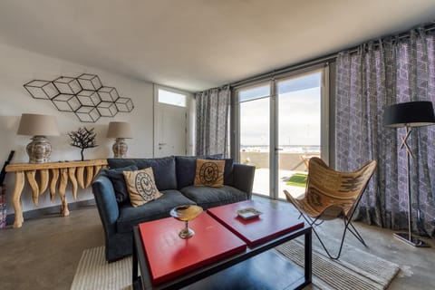Coffee/tea facilities, Living room, Seating area