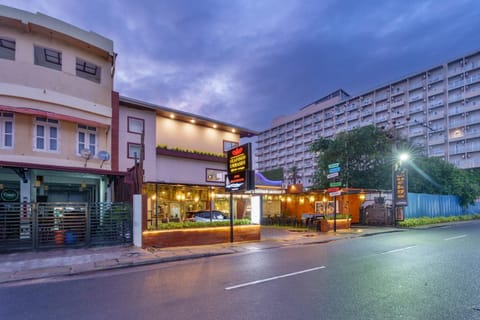 Property building, Neighbourhood, City view, Street view, Location