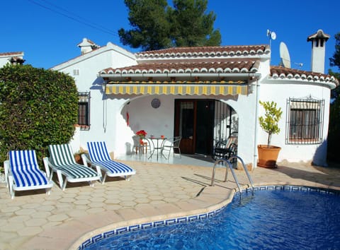 Facade/entrance, Balcony/Terrace, On site, Swimming pool
