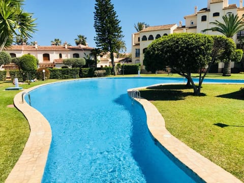 Property building, Garden, Swimming pool
