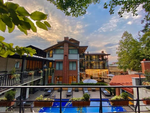Property building, Swimming pool, Swimming pool