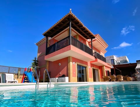 Property building, Day, Pool view, Swimming pool