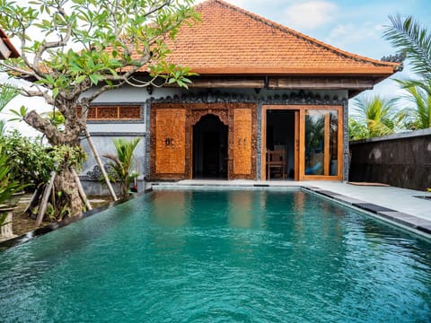 Property building, Patio, Facade/entrance, Garden, Balcony/Terrace, Area and facilities, Swimming pool