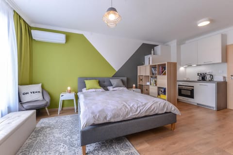 Kitchen or kitchenette, Bedroom