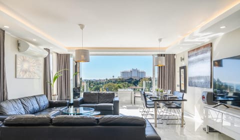 Property building, Communal lounge/ TV room, Communal lounge/ TV room, Day, Natural landscape, TV and multimedia, View (from property/room), Balcony/Terrace, Living room, Seating area, Dining area, Evening entertainment, Breakfast, Dinner