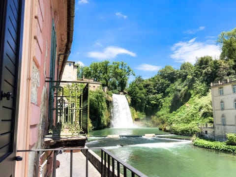 Nearby landmark, Restaurant/places to eat, Day, People, People, People, Neighbourhood, View (from property/room), Balcony/Terrace, Guests, Landmark view, River view, Family, Family, Family