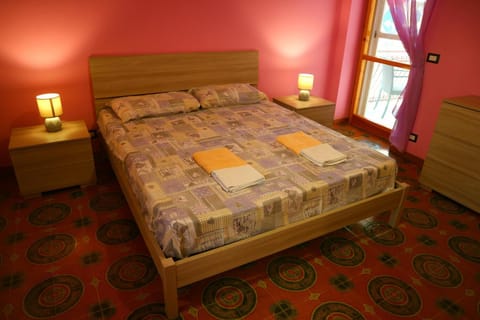 Spring, Bed, Day, Winter, Summer, Photo of the whole room, Bedroom, Autumn, Sunrise, Sunset