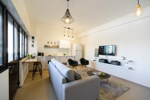 TV and multimedia, Kitchen or kitchenette, Living room, Seating area, Dining area, minibar