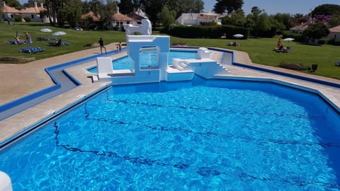 Day, Swimming pool