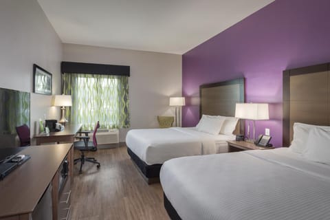 Bed, TV and multimedia, Bedroom