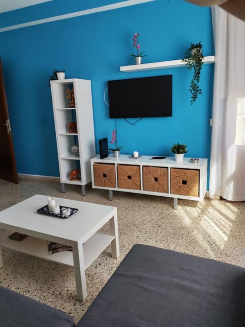 TV and multimedia, Living room, Lounge or bar, internet