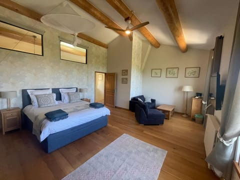 Photo of the whole room, Seating area, Bedroom